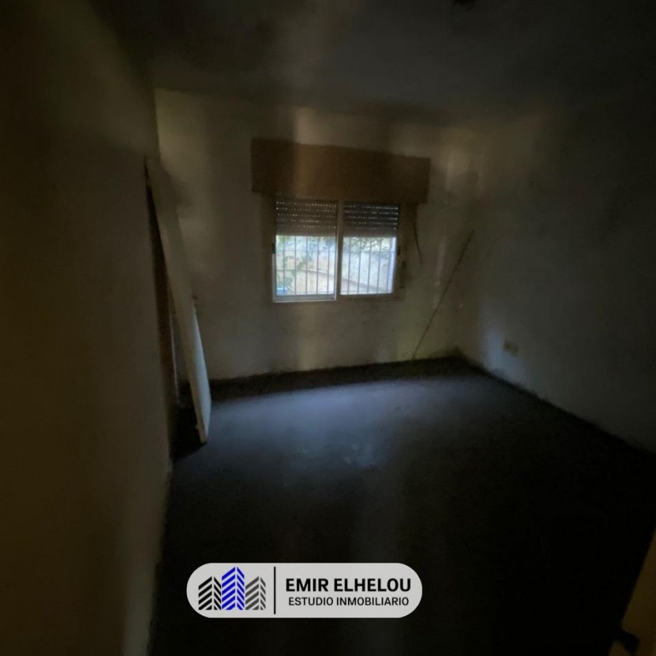 Casa de 2 dormitorios y cochera apta credito en Rademil 412