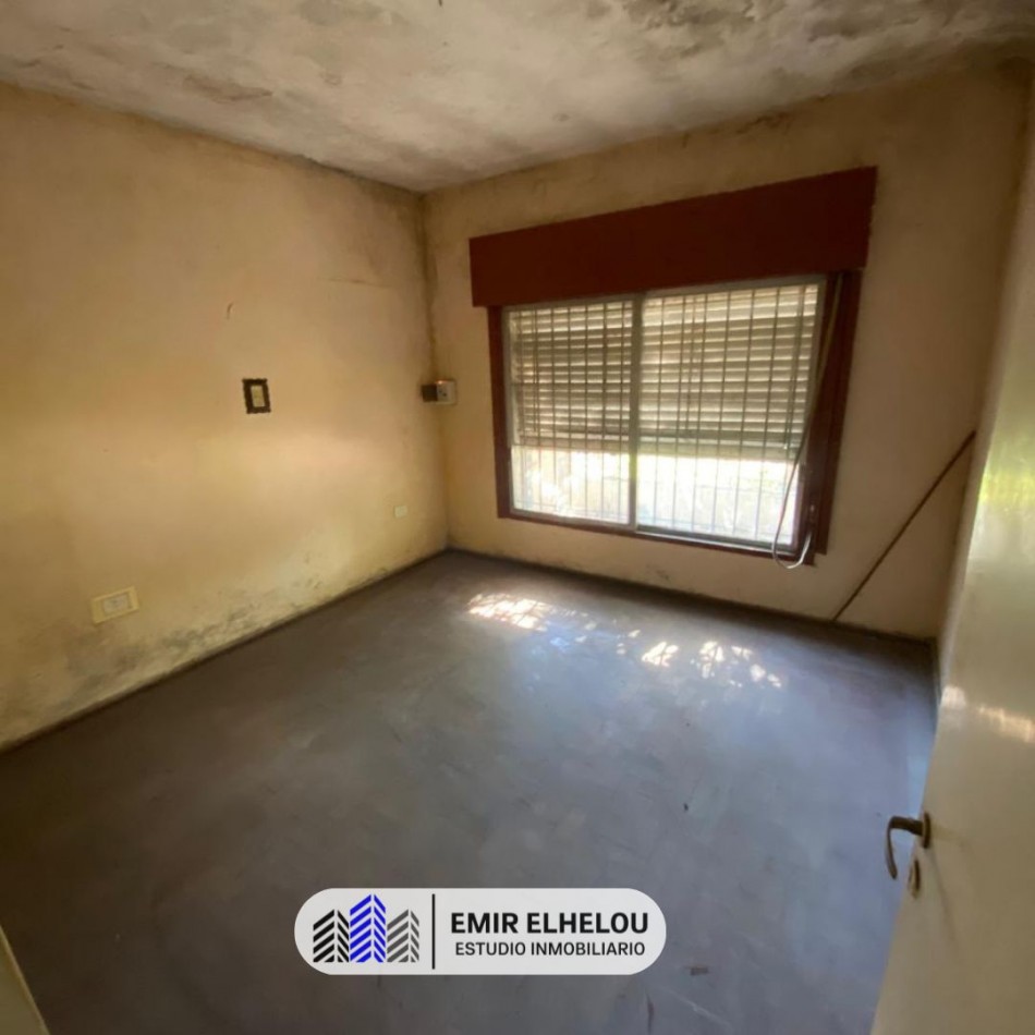 Casa de 2 dormitorios y cochera apta credito en Rademil 412