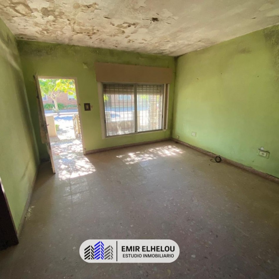 Casa de 2 dormitorios y cochera apta credito en Rademil 412