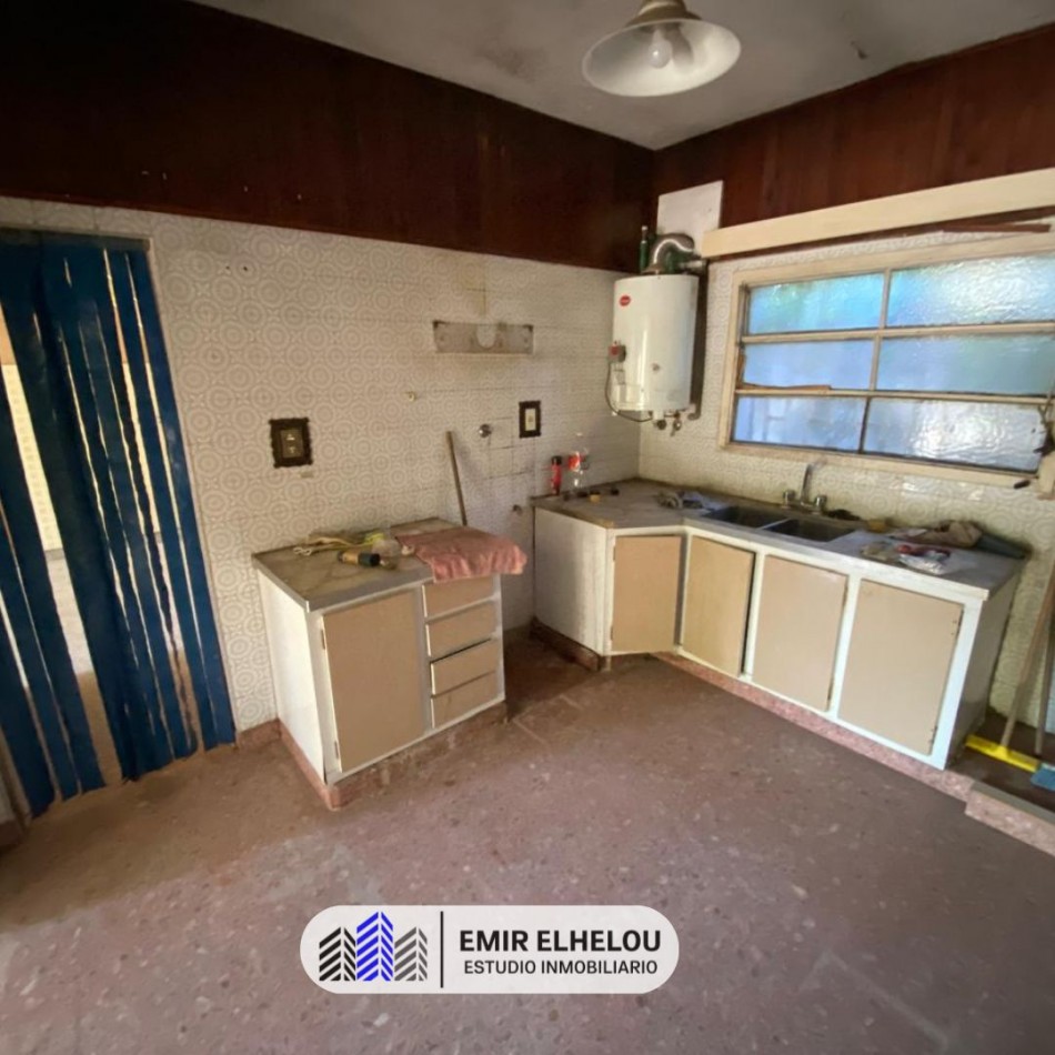 Casa de 2 dormitorios y cochera apta credito en Rademil 412