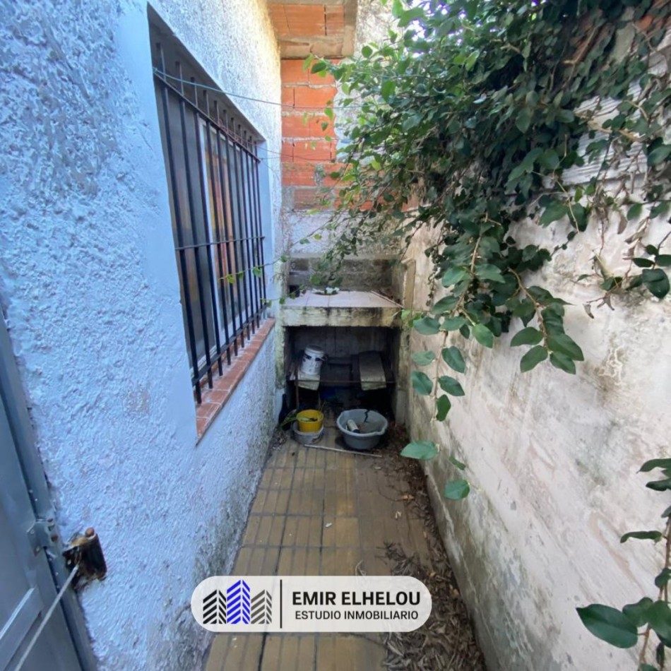 Casa de 2 dormitorios y cochera apta credito en Rademil 412