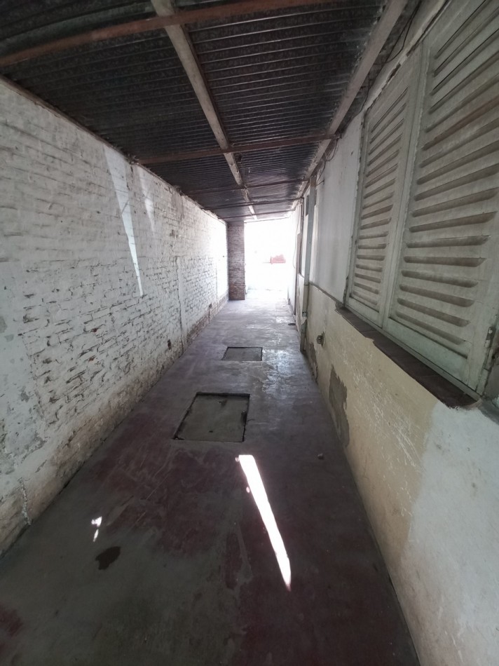 Casa a reciclar de 2 dormitorios, mas depto. en Barrio Quimica
