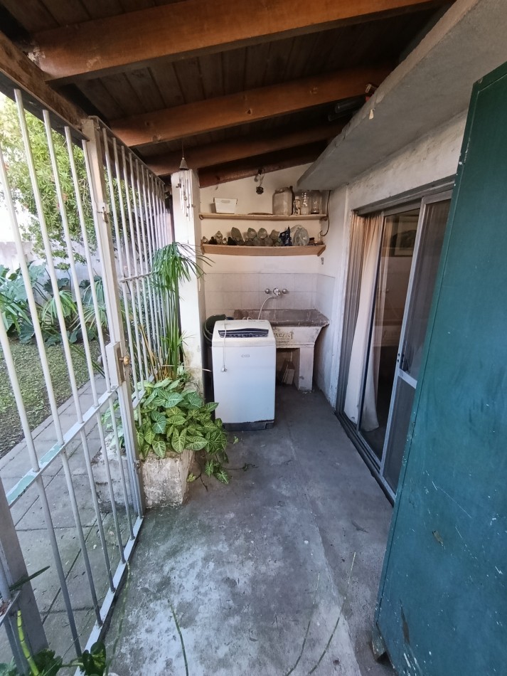 Casa de 3 dormitorios y dependencias en Moreno 216