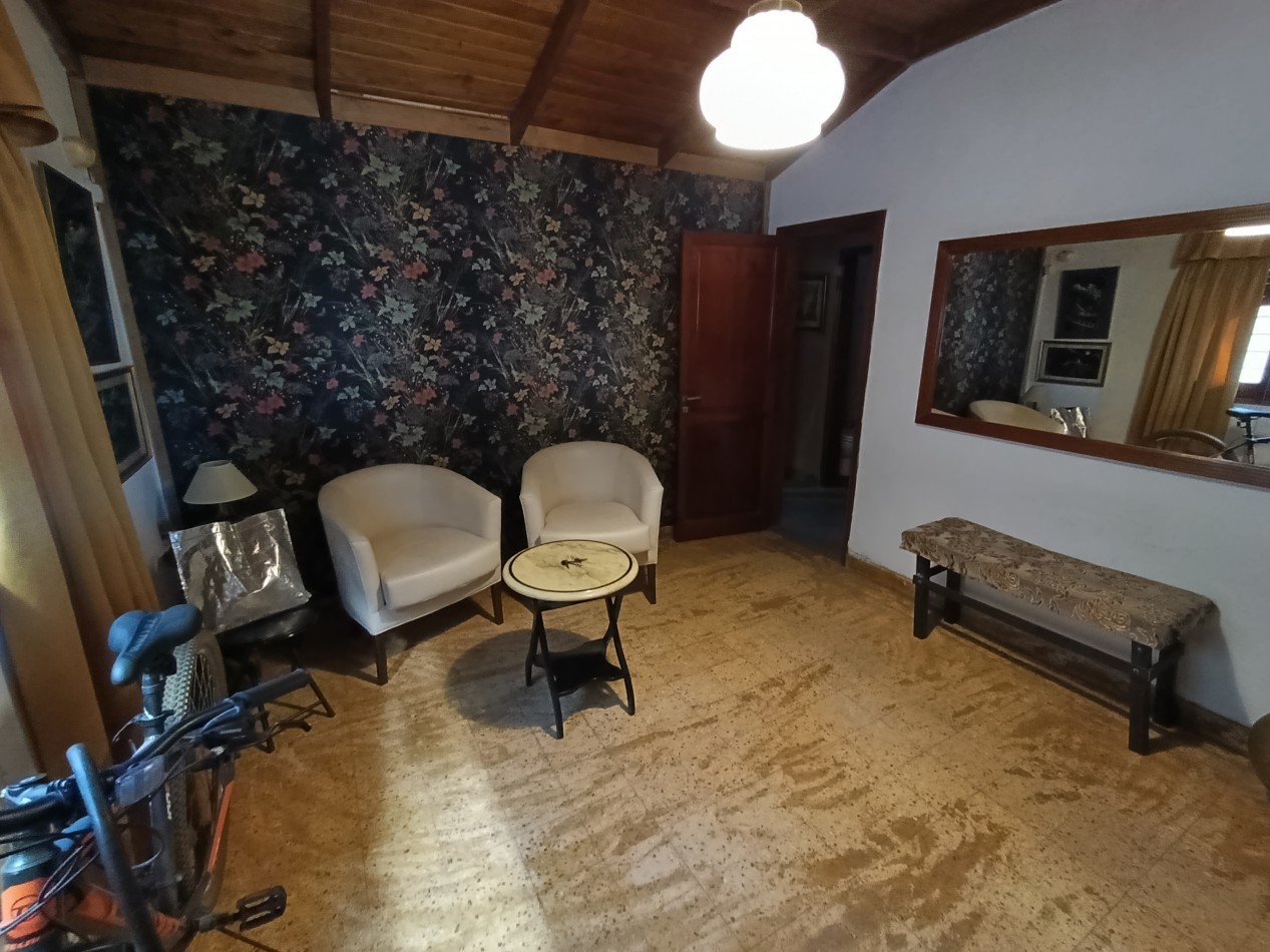 Casa de 3 dormitorios y dependencias en Moreno 216