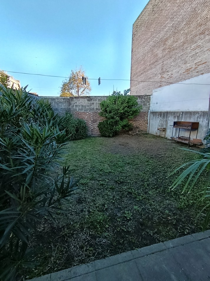 Casa de 3 dormitorios y dependencias en Moreno 216