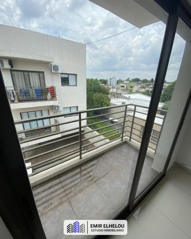 Departamento de un dormitorio con cochera en Juan B Justo 668