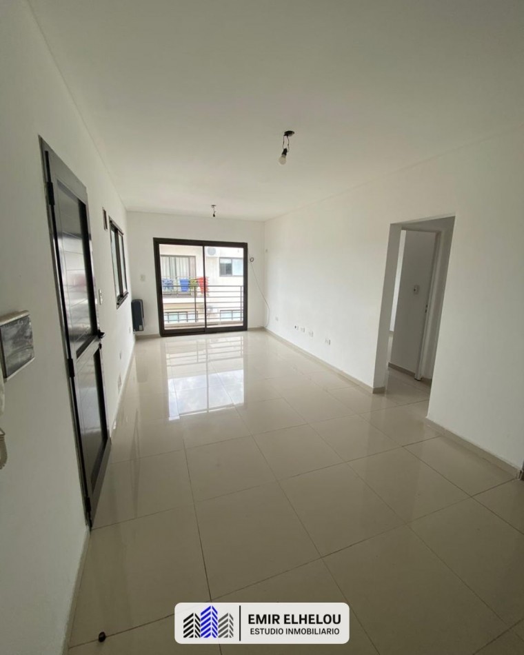 Departamento de un dormitorio con cochera en Juan B Justo 668