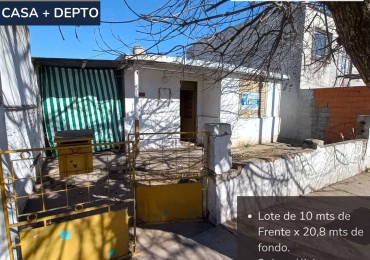 Casa a reciclar de 2 dormitorios, mas depto. en Barrio Quimica