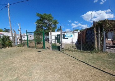 Casa de 2 dormitorios en gran lote en Villa Canto