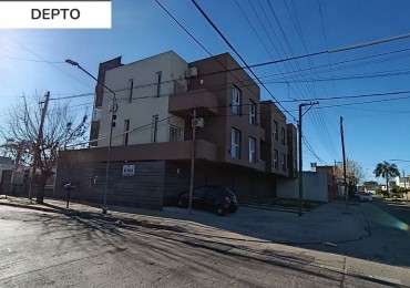 Departamento de 1 dormitorio con cochera y espacio vehicular en Balcarce 346