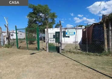 Casa de 2 dormitorios en gran lote en Villa Canto