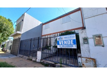 Casa de 3 dormitorios y dependencias en Arenales 215